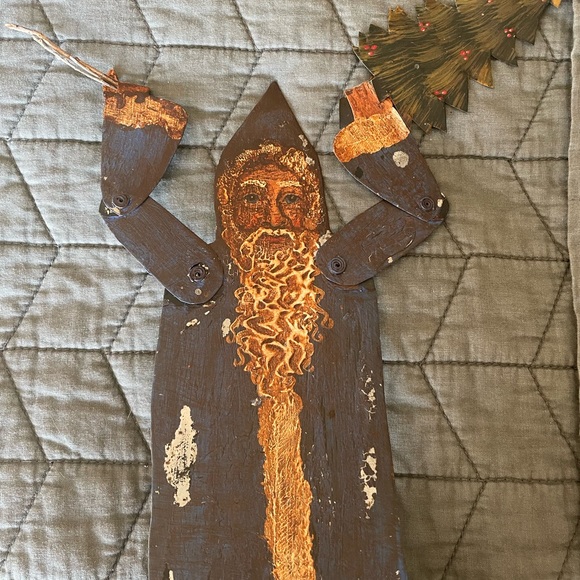 VINTAGE handmade Santa, St. Nick, Christmas decor 11" folk art, painted tin - Picture 9 of 10